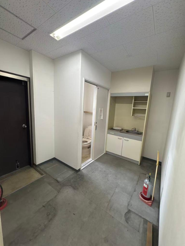 大阪市西成区津守1-8-8 津守貸倉庫