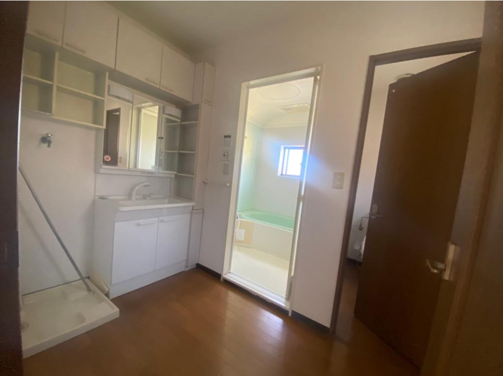 大阪市港区築港3-10-1 築港４階建て倉庫兼事務所