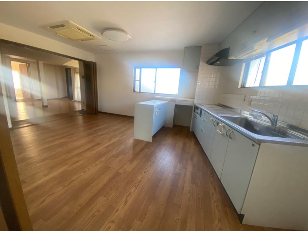 大阪市港区築港3-10-1 築港４階建て倉庫兼事務所