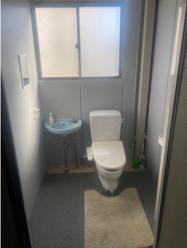 大阪市港区築港3-10-1 築港４階建て倉庫兼事務所