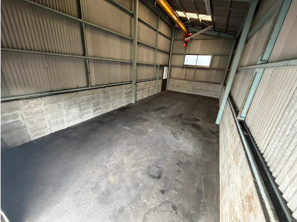 八尾市竹渕西1-122-6 加美貸倉庫